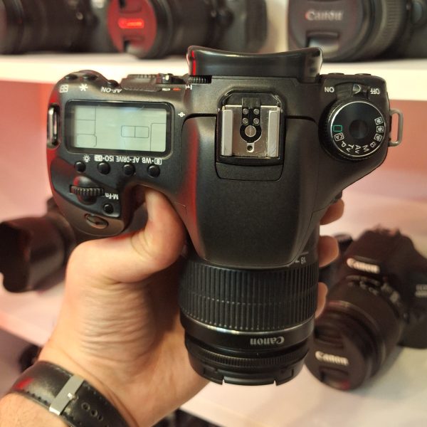 دوربین دست دوم Canon 7D همراه لنز 55-18 میلی متر