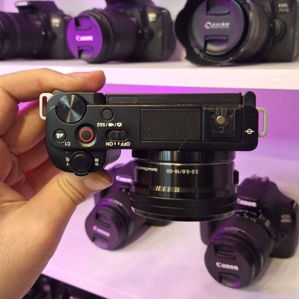 دوربین دست دوم Sony ZV-E10 همراه لنز 50-16 میلی متر