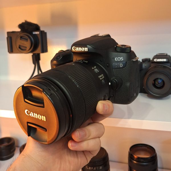 دوربین دست دوم Canon 77D همراه لنز 135-18 میلی متر