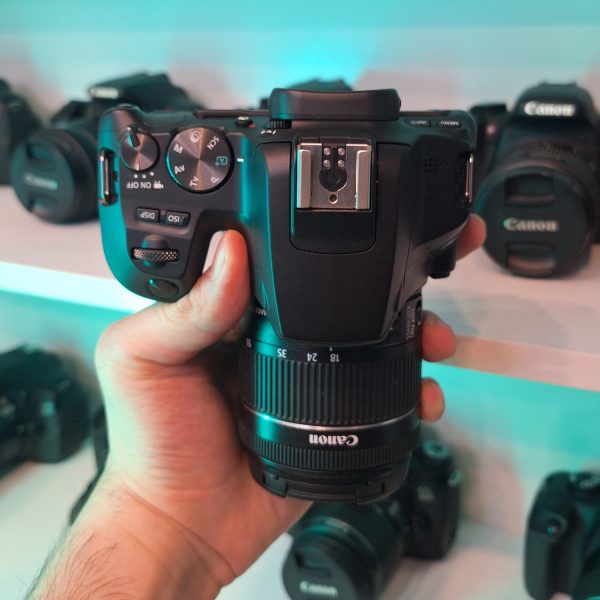 دوربین دست دوم Canon 250D همراه لنز 55-18 میلی متر
