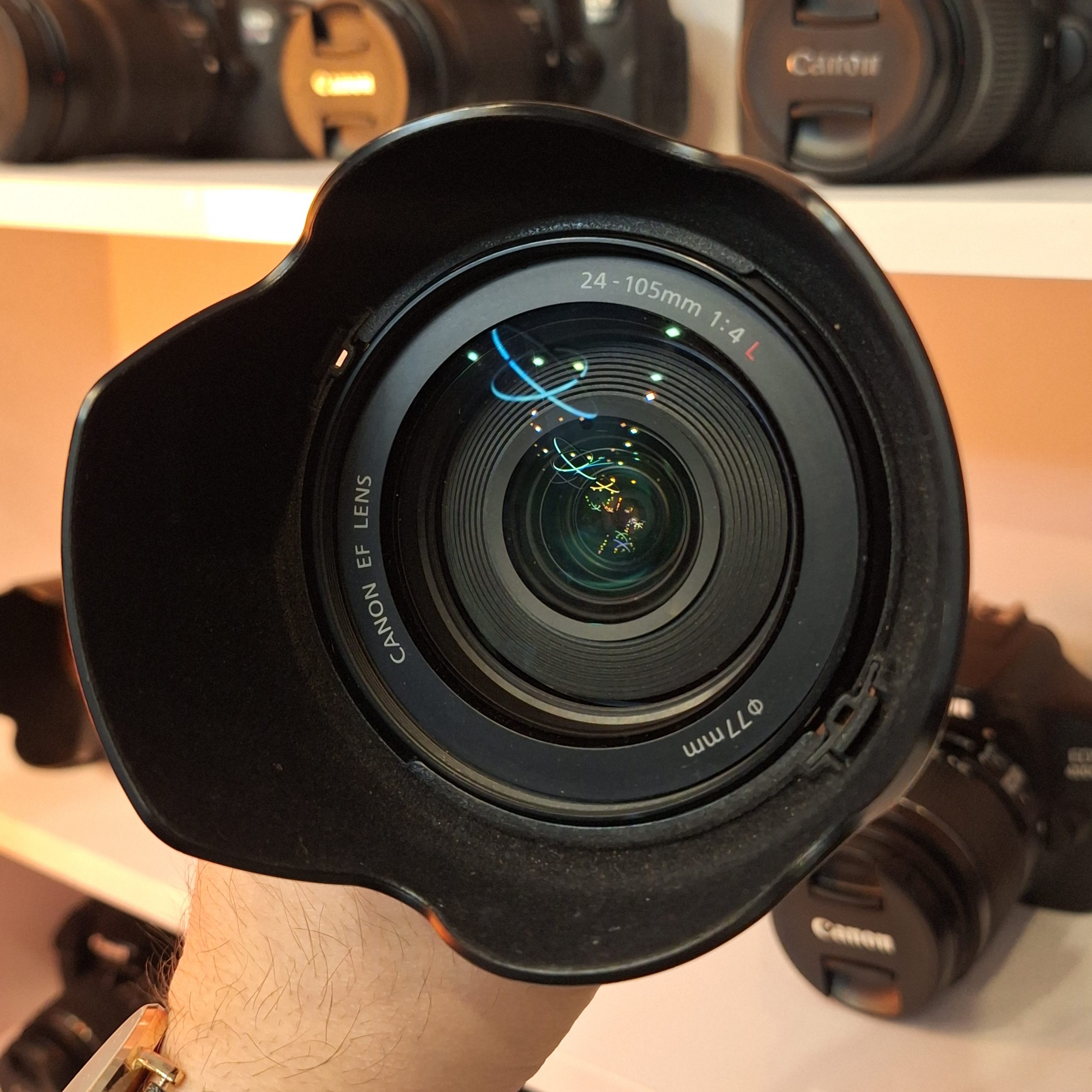 مشخصات و ویژگی های لنز Canon 24-105mm دست دوم