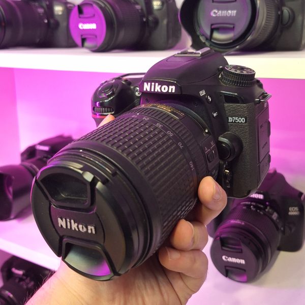 دوربین دست دوم Nikon D7500 همراه لنز 140-18 میلی متر