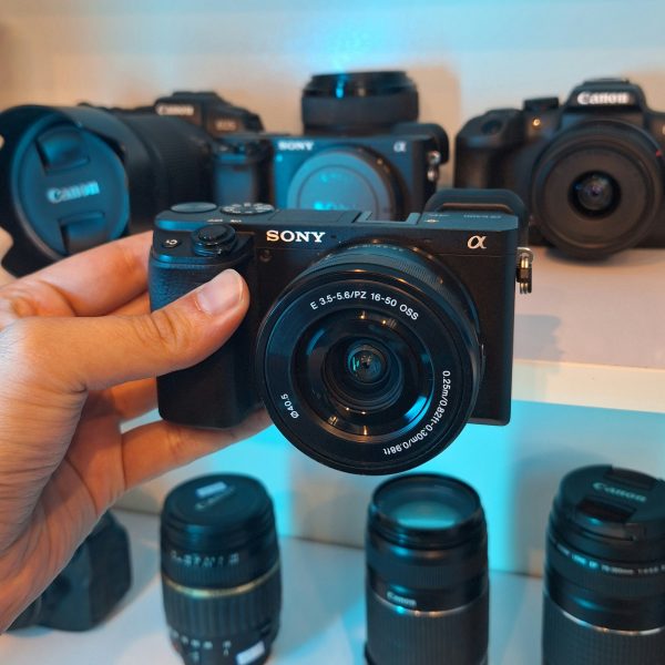 دوربین دست دوم Sony a6400 همراه لنز 50-16 میلی متر